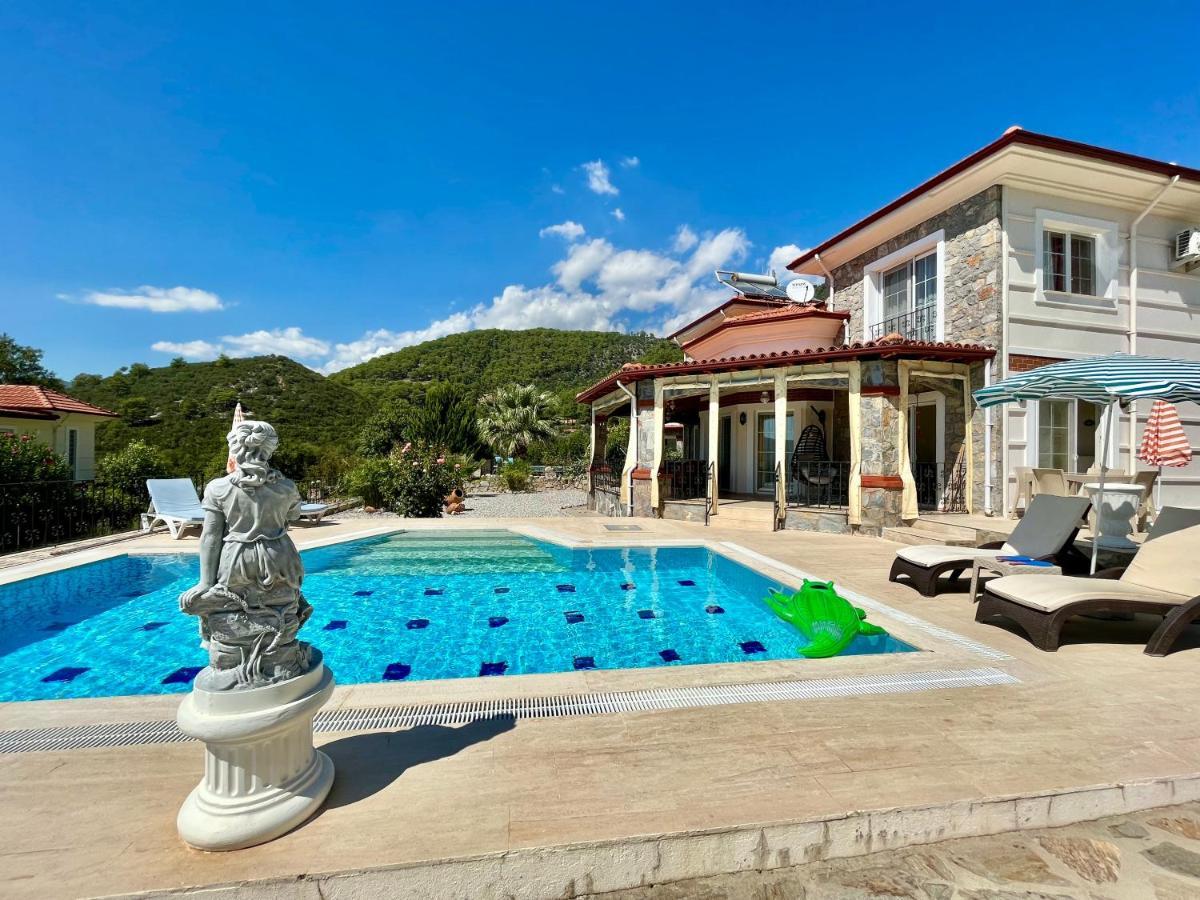 Serenity: Private Pool & Garden Retreat *