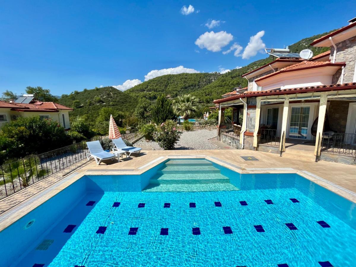 Serenity: Private Pool & Garden Retreat Villa