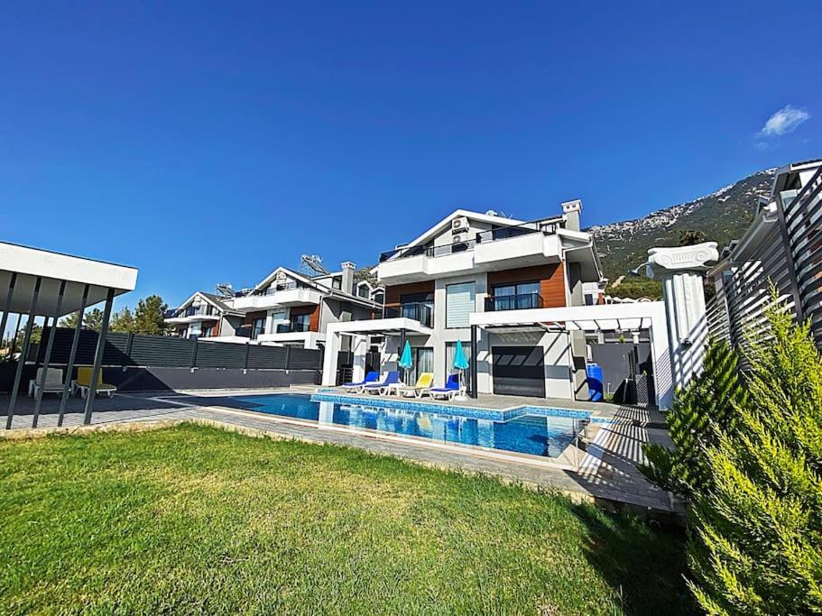 Nokta Park I 4+1 Villa, Oezel Havuzlu Villa