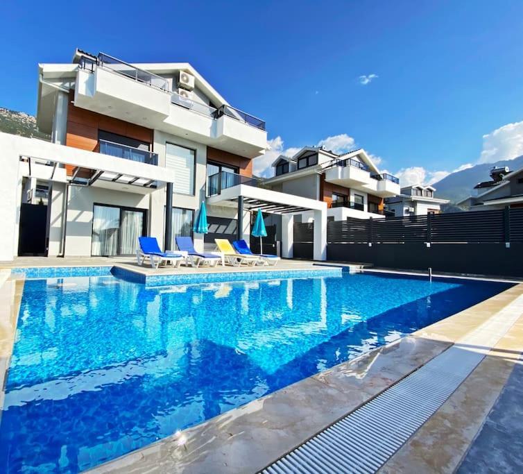 Nokta Park I 4+1 Villa, Oezel Havuzlu Villa