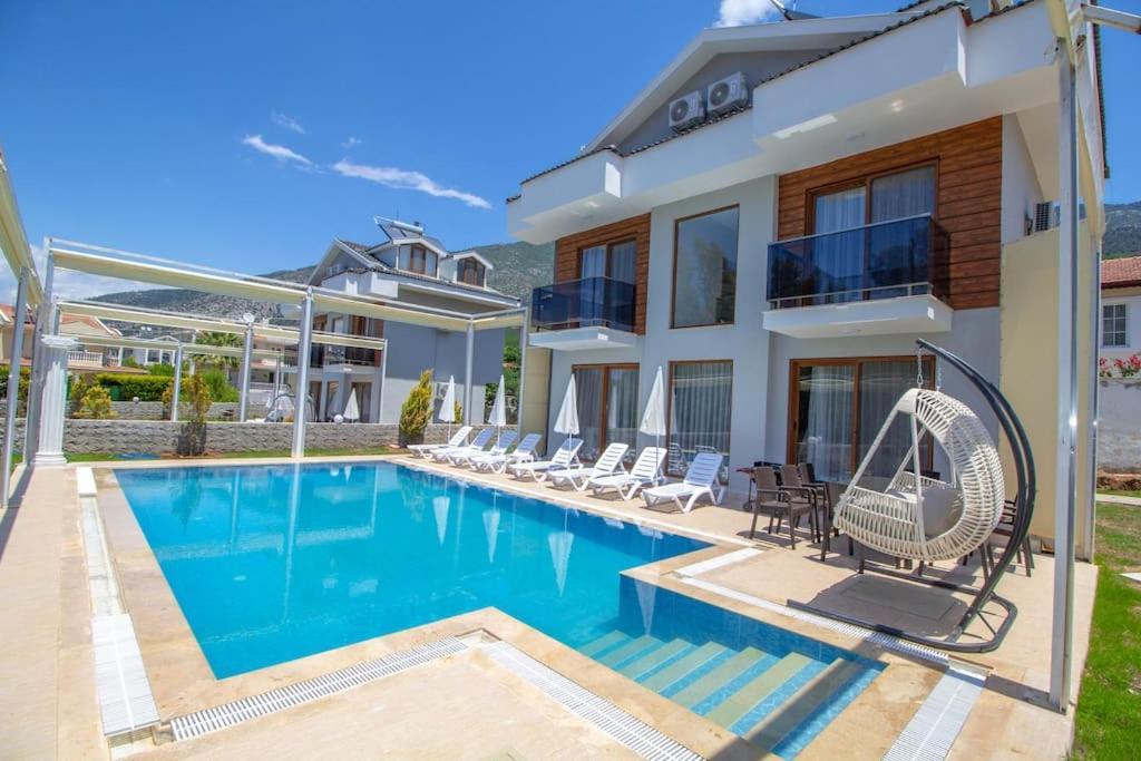 Tuna Oeluedeniz 4+1 Villa, Oezel Havuzlu, Villa