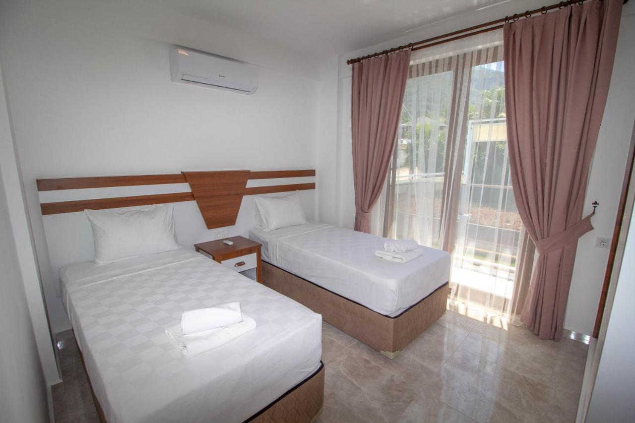 Mina Villa, Oezel Havuzlu, *