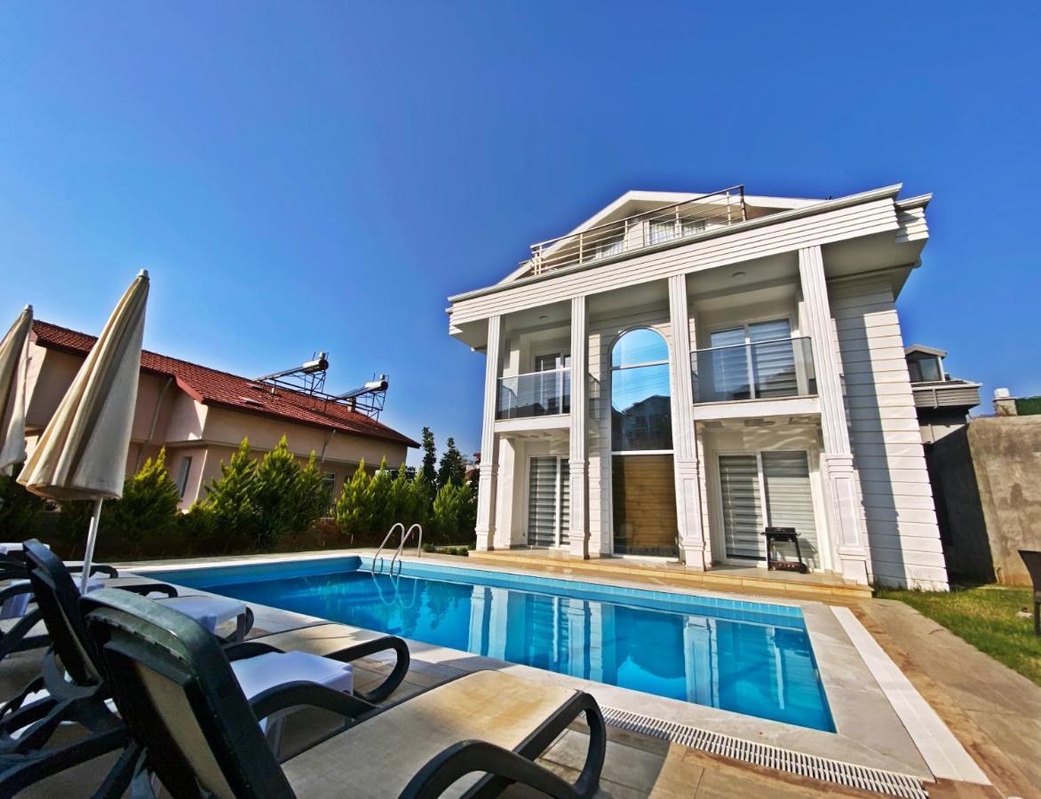 Cihan Villa, Oezel Havuzlu,