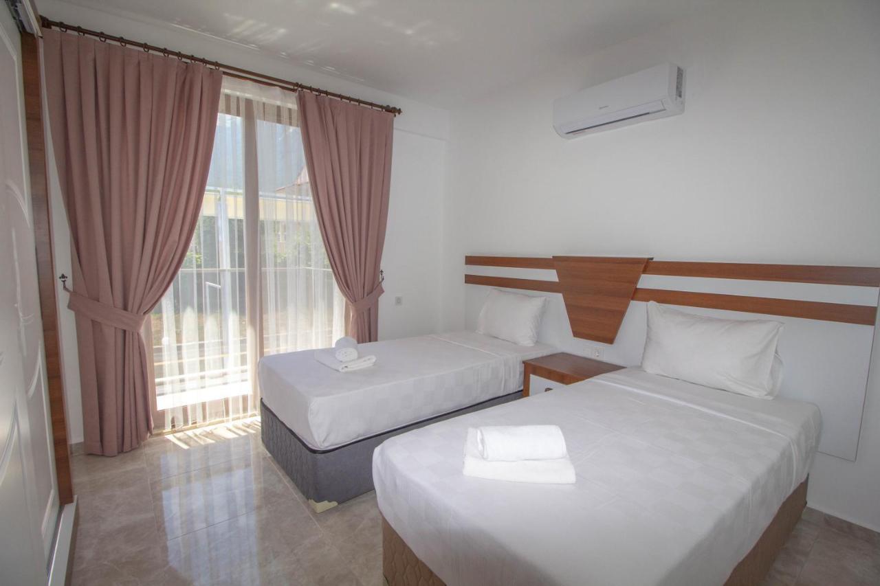 Mina Villa, Oezel Havuzlu, *