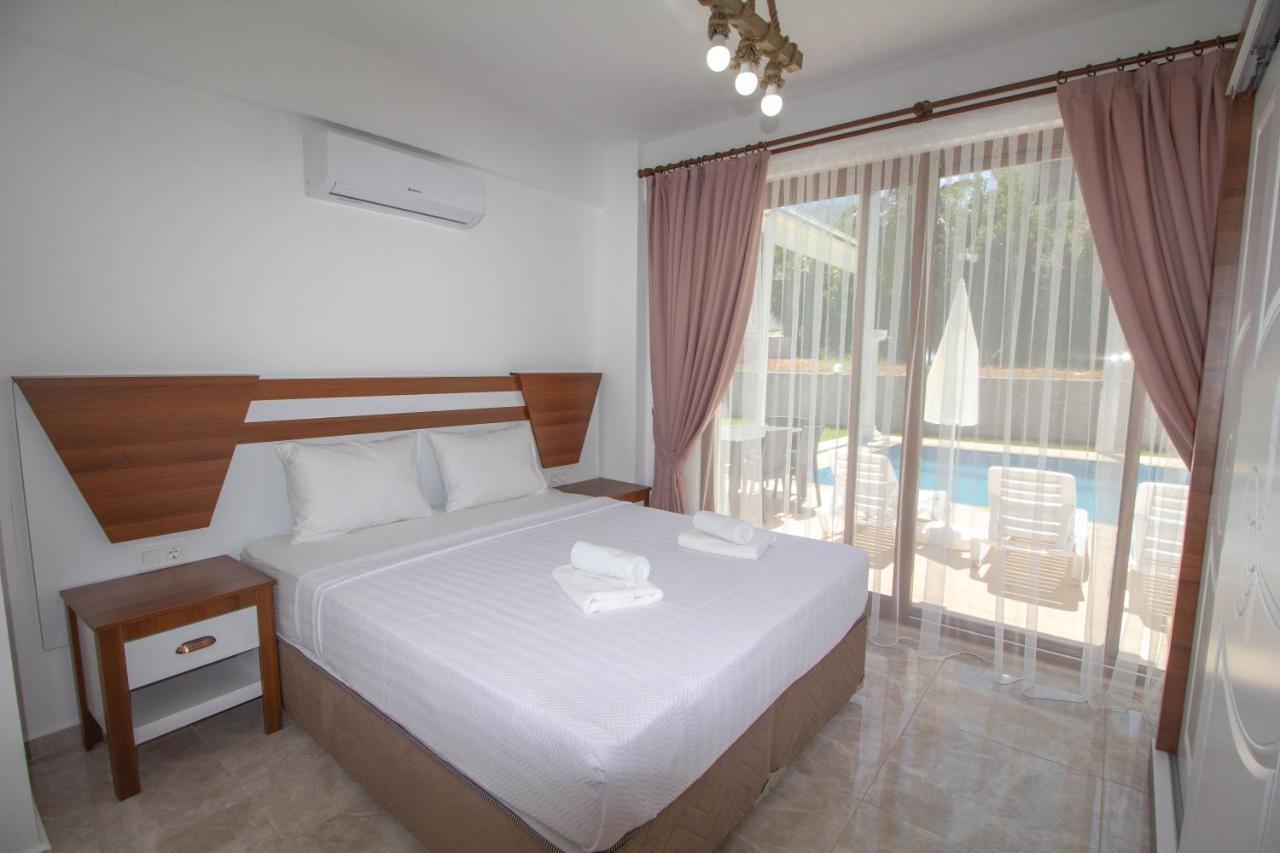 Mina Villa, Oezel Havuzlu, *