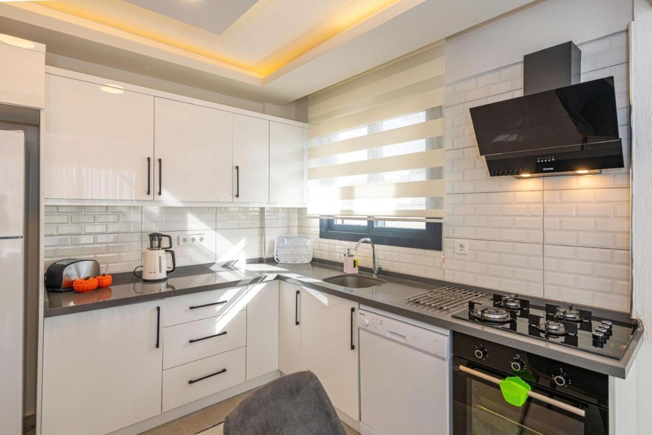 Leona - 5 Bedroom In Villa *