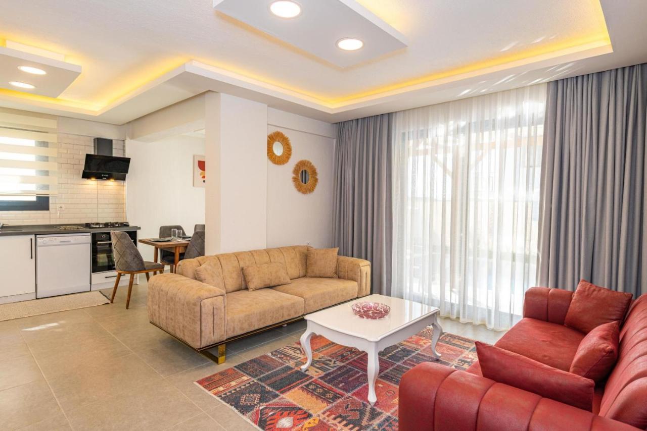 Leona - 5 Bedroom In