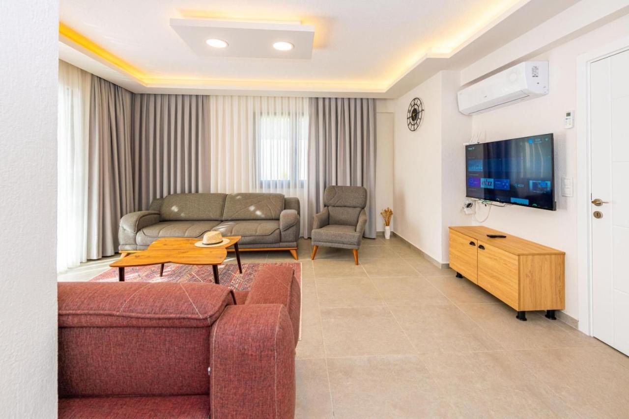 Leona - 5 Bedroom In Villa
