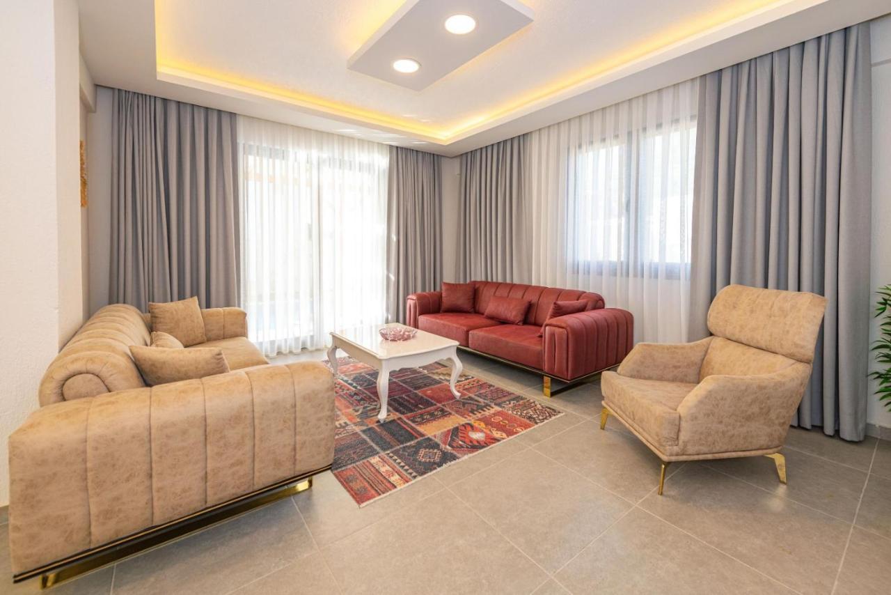 Leona - 5 Bedroom In