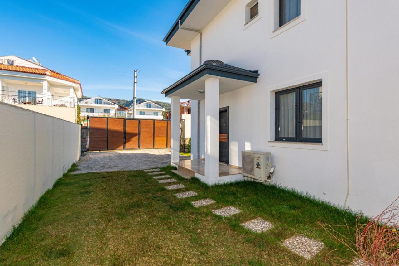 Leona - 5 Bedroom In Villa *