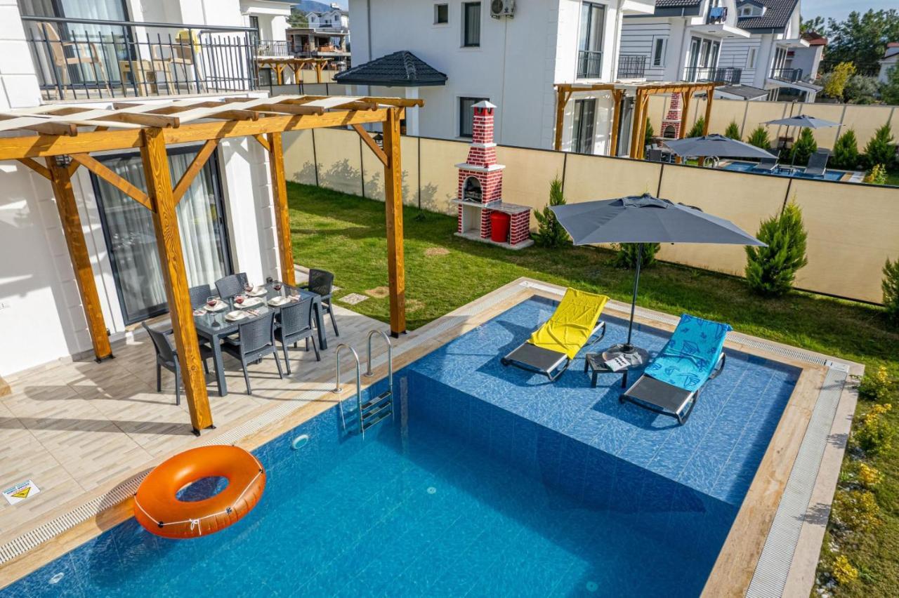 Leona - 5 Bedroom In *
