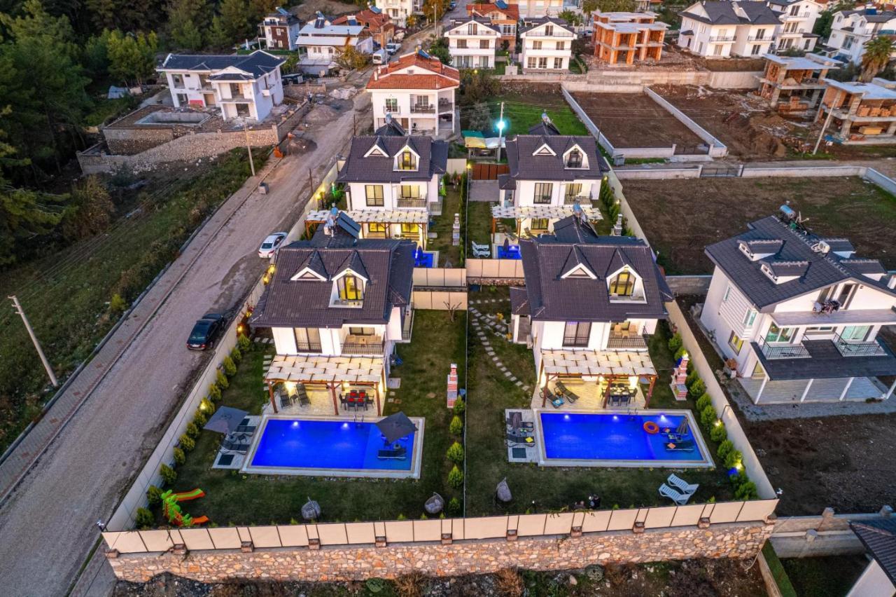 Leona - 5 Bedroom In