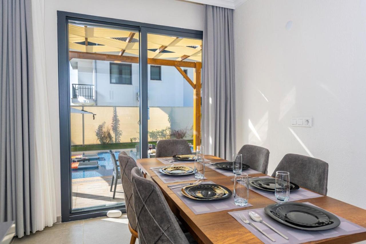 Leona - 5 Bedroom In Villa *