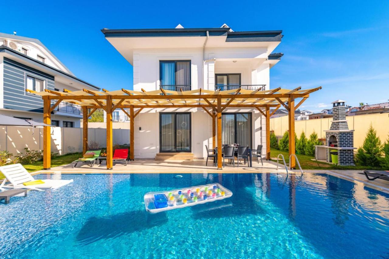 Leona - 5 Bedroom In Villa *