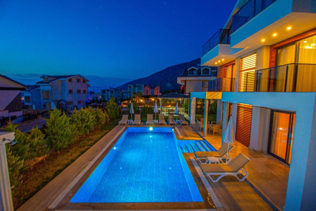 Onno Villa, Oezel Havuzlu, *