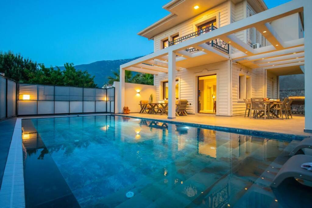 Havuzlu Korunakli Jakuzili Villa Fethiye