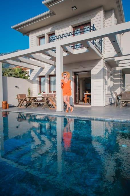 Havuzlu Korunakli Jakuzili Villa *