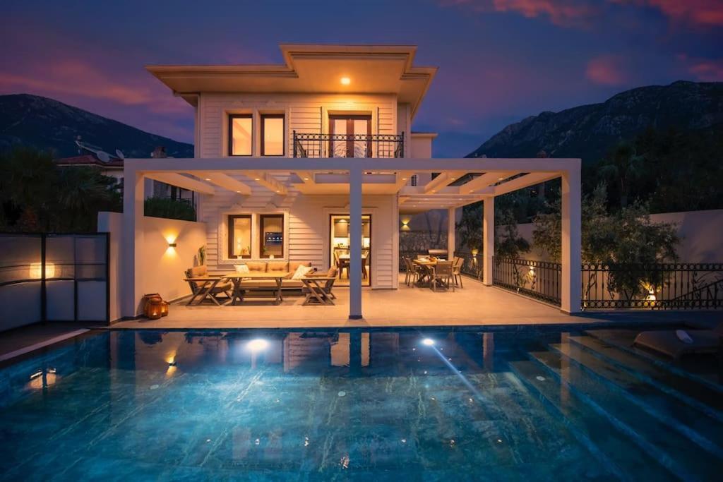 Villa Havuzlu Korunakli Jakuzili