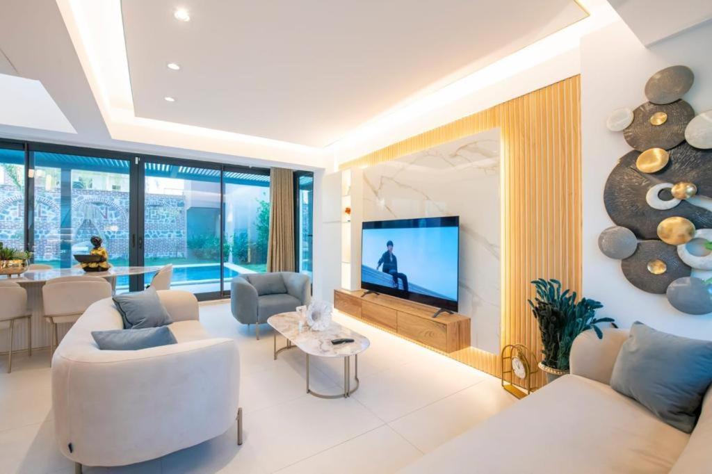 Luxury And Special Design In Hisaroenue Center -villa Bling Premium