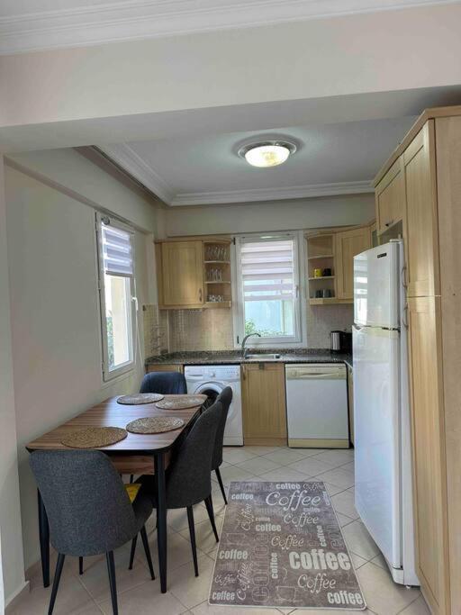 Honey Apartment