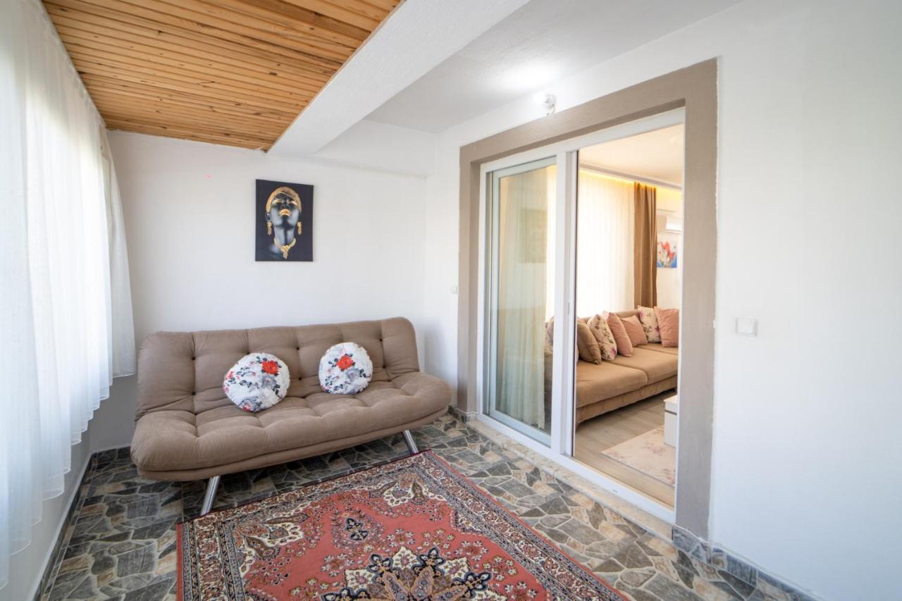 Apartment Fully Furnished Flat With Garden In *