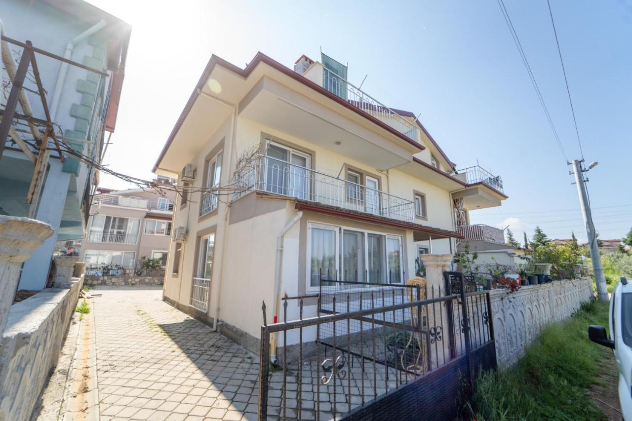 Apartment Fully Furnished Flat With Garden In