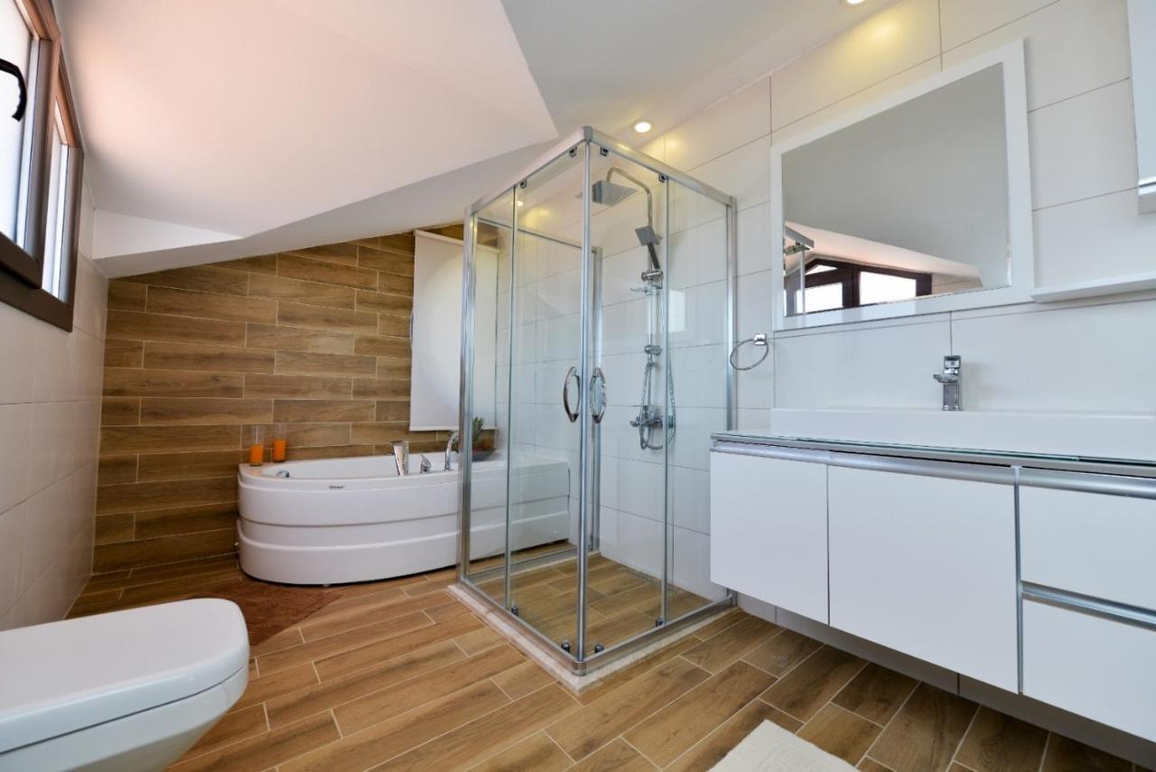 Lorenzo- 4 Bedroom Holiday Villa In Hisaronu Villa Fethiye