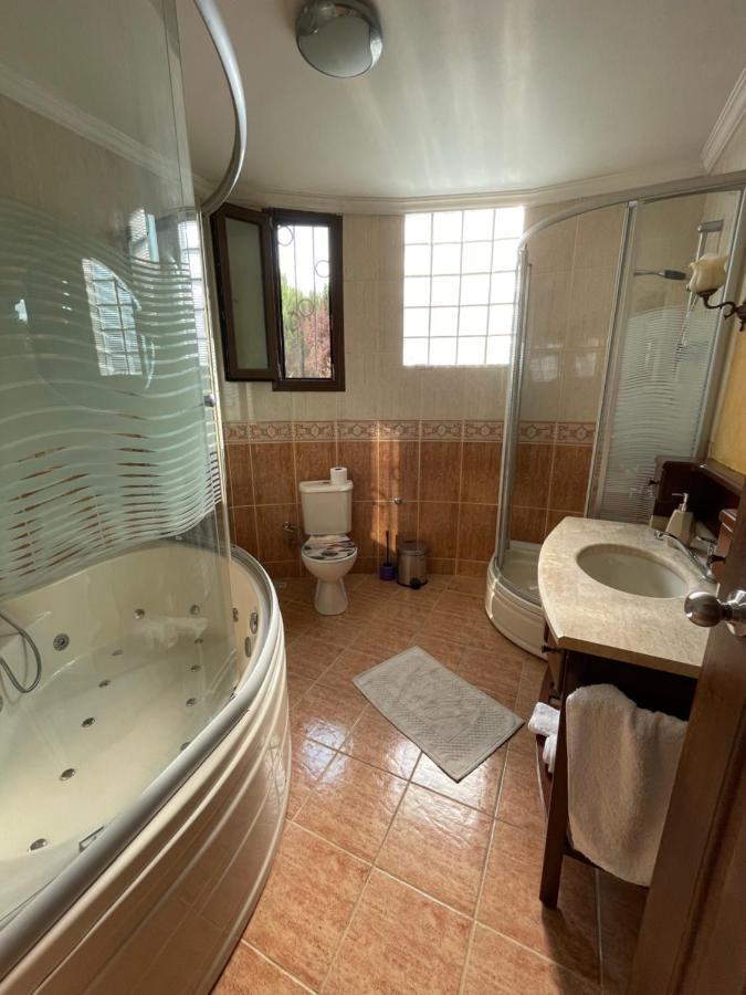 Private On Center. Villa