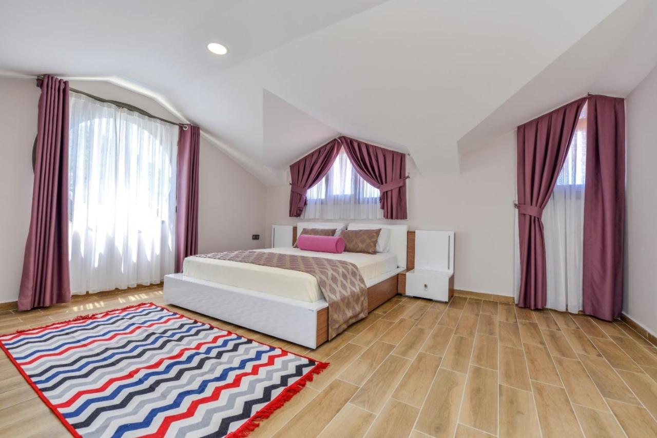 Lorenzo- 4 Bedroom Holiday Villa In Hisaronu