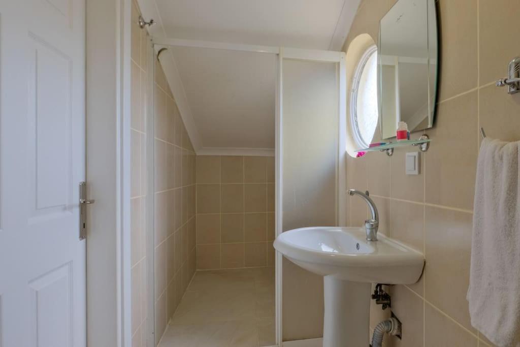 Villa Rose Calis *