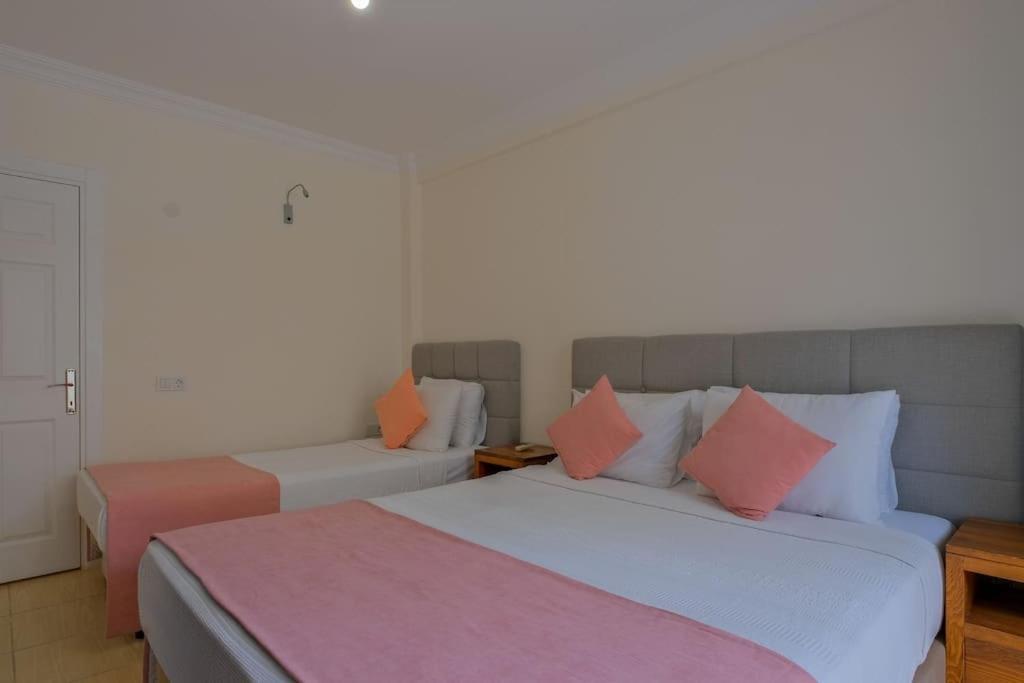 Villa Rose Calis *