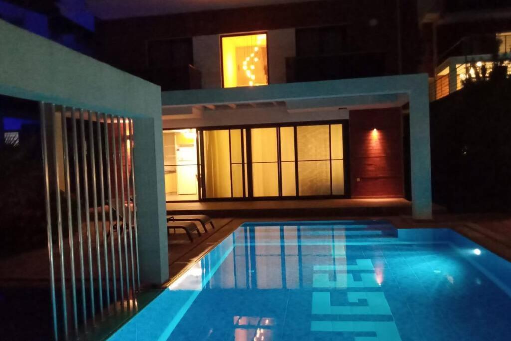 Villa Alya, Spacious 4 Bed With Private Pool *