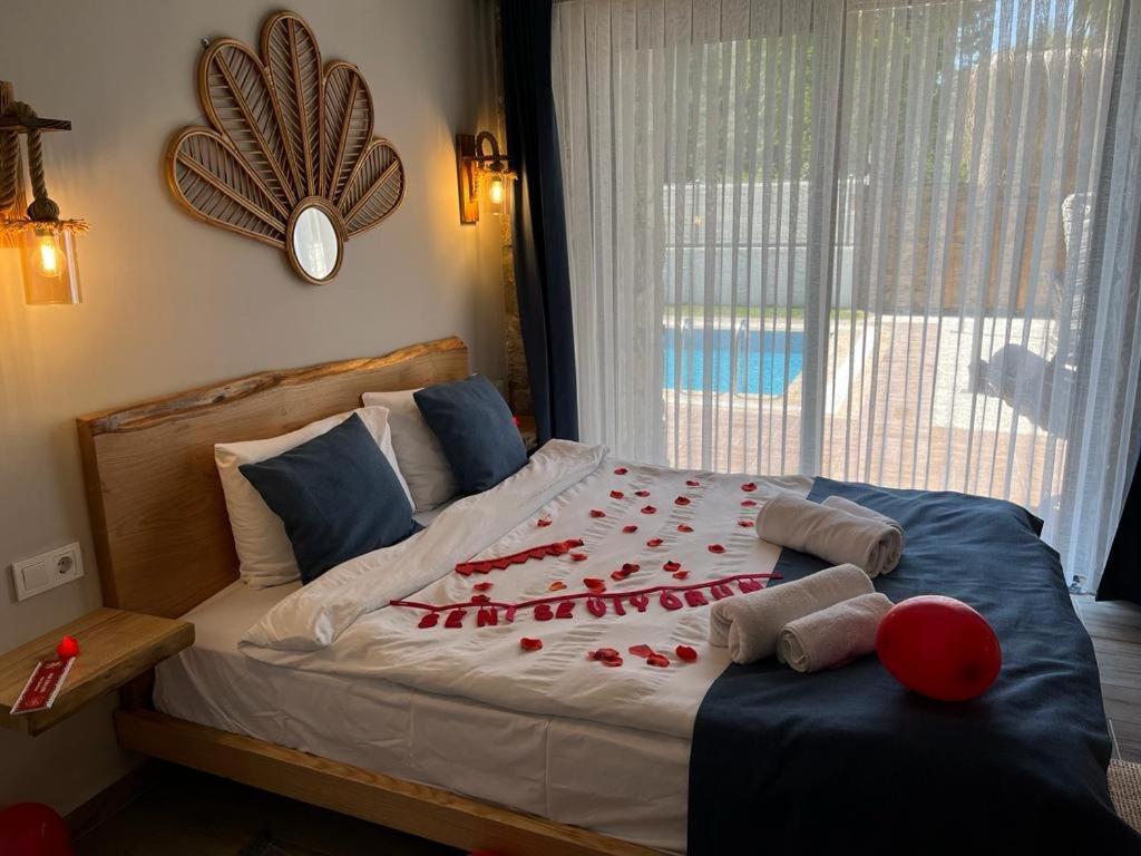 Villa Muestakil Havuzlu Jakuzili Tatil Villasi