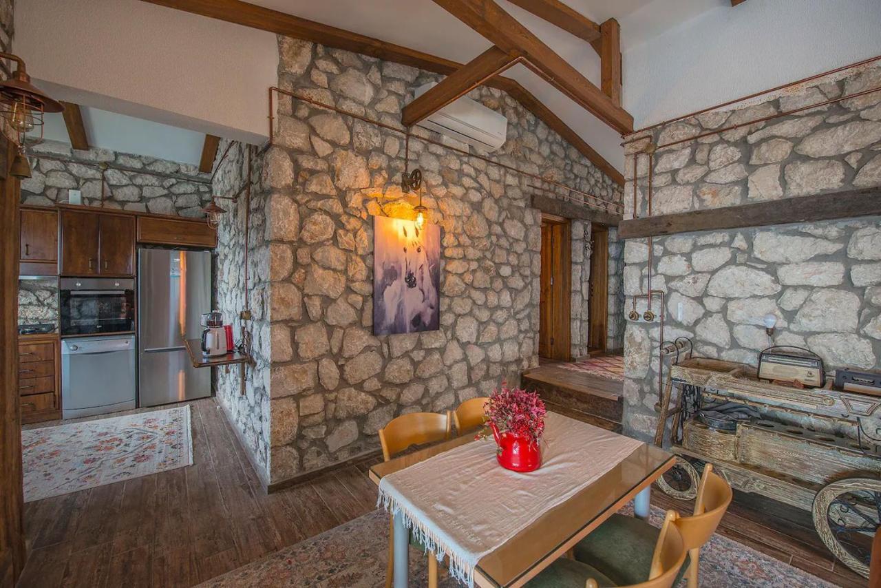 Kalabantia House *