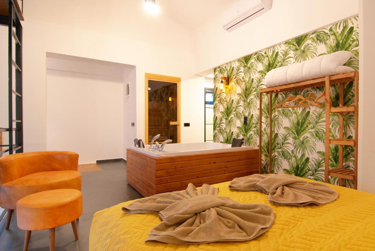 Marvelous With Pool And Jacuzzi In *