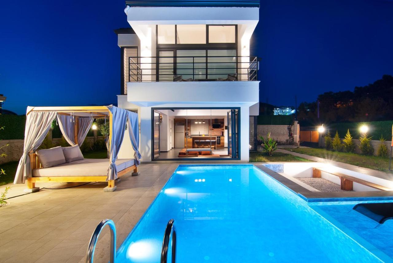 Marvelous With Pool And Jacuzzi In Villa *