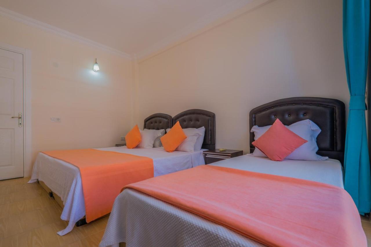 Villa Rose Calis *