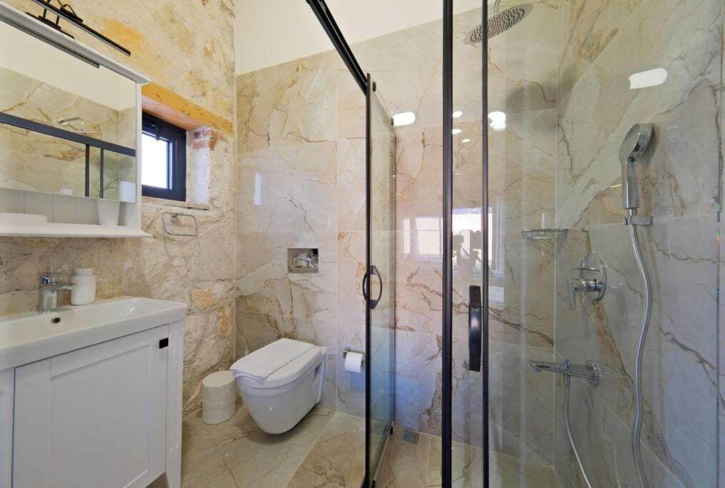 Ader 6 Villa