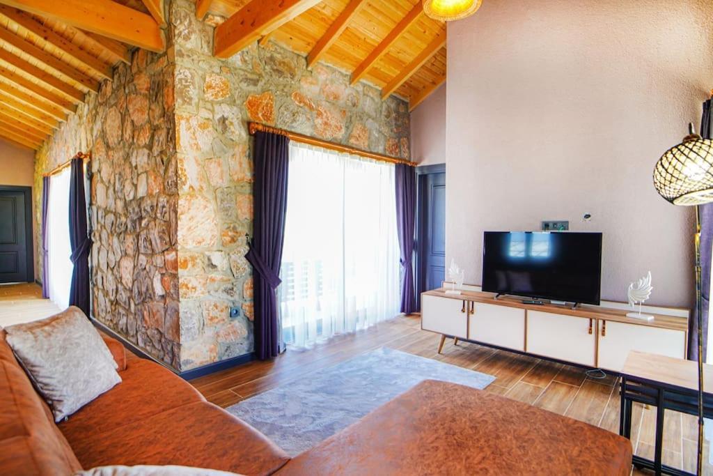 Villa Rich Stone *
