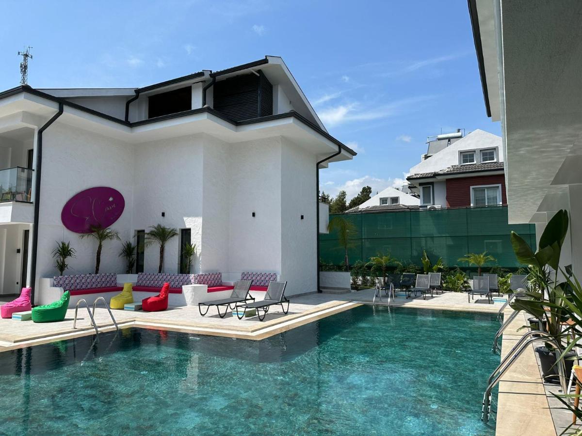 Hotel S-cape *