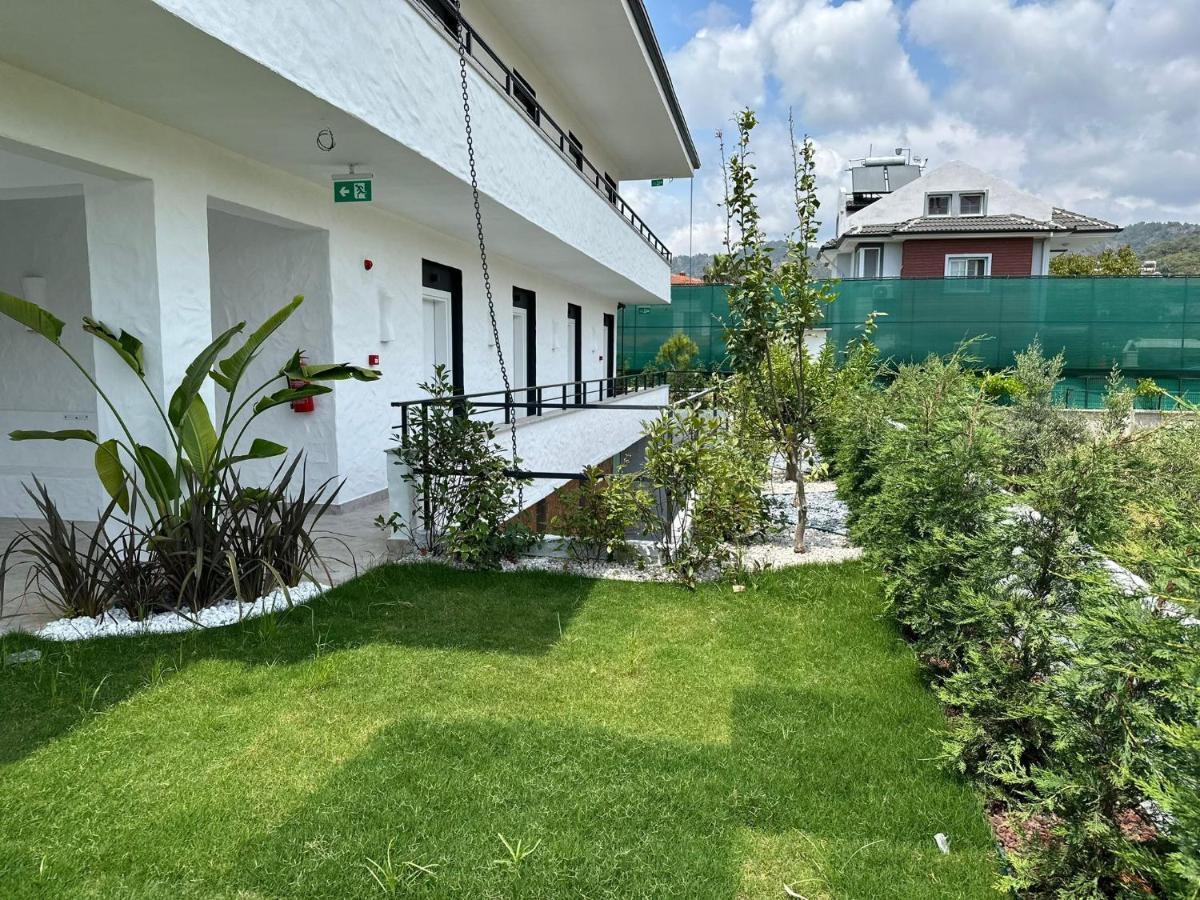 S-cape Hotel