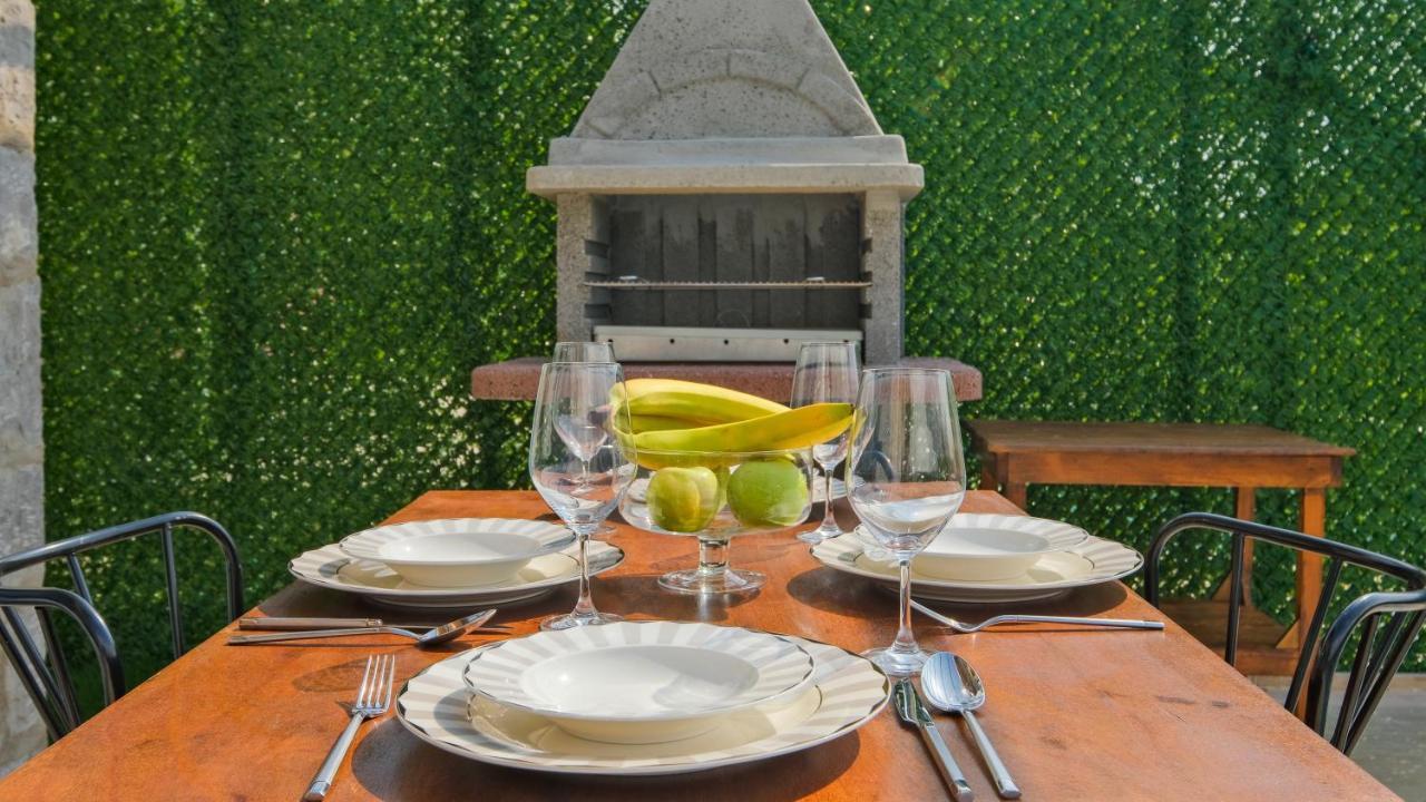 Villa Guntekin Stone *