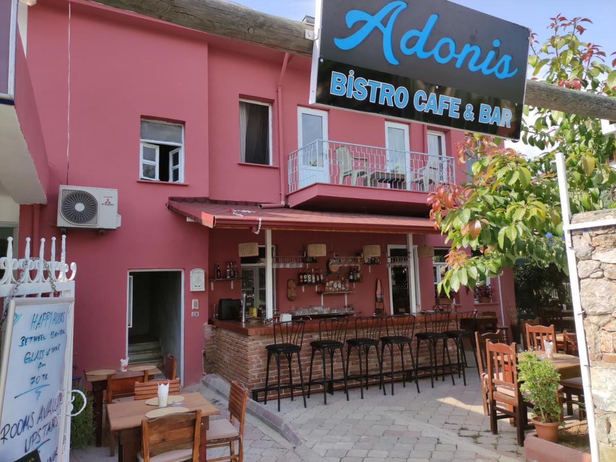 Adonis Bistro Cafe Bar Hostel *