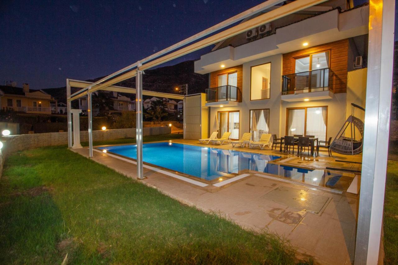 Villa Tuna Oeluedeniz 4+1 Villa, Oezel Havuzlu, Fethiye