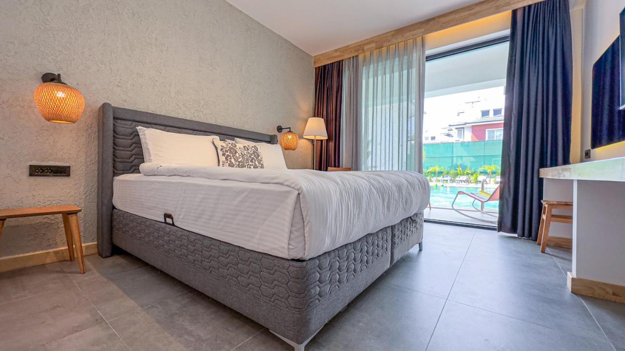 S-cape Hotel *