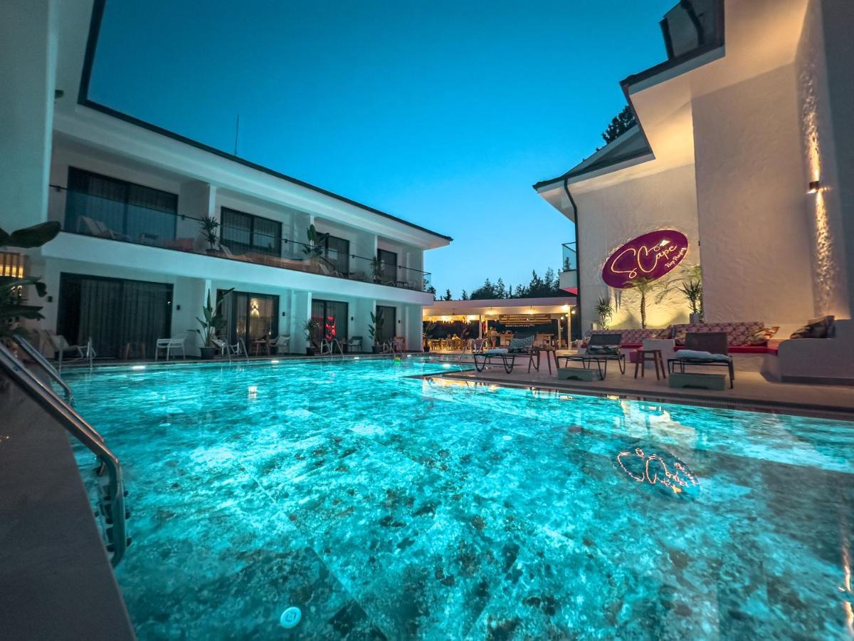S-cape Hotel