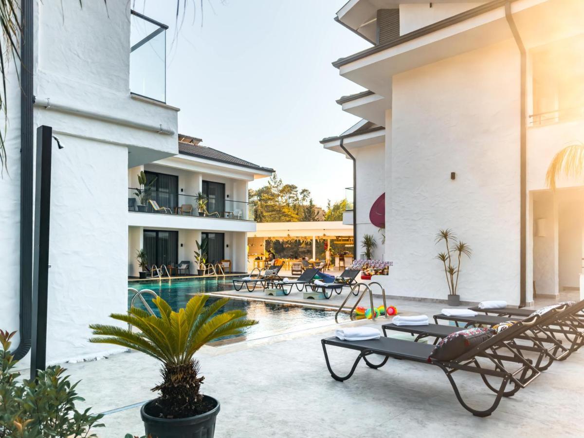 S-cape Hotel