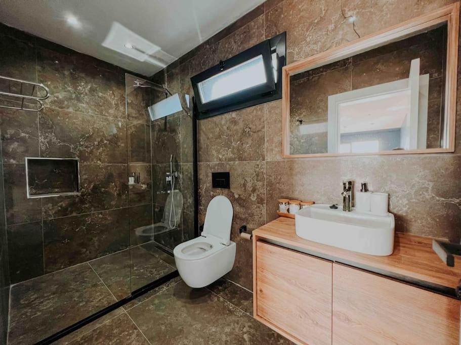 Ada Exclusive Houses 2 *