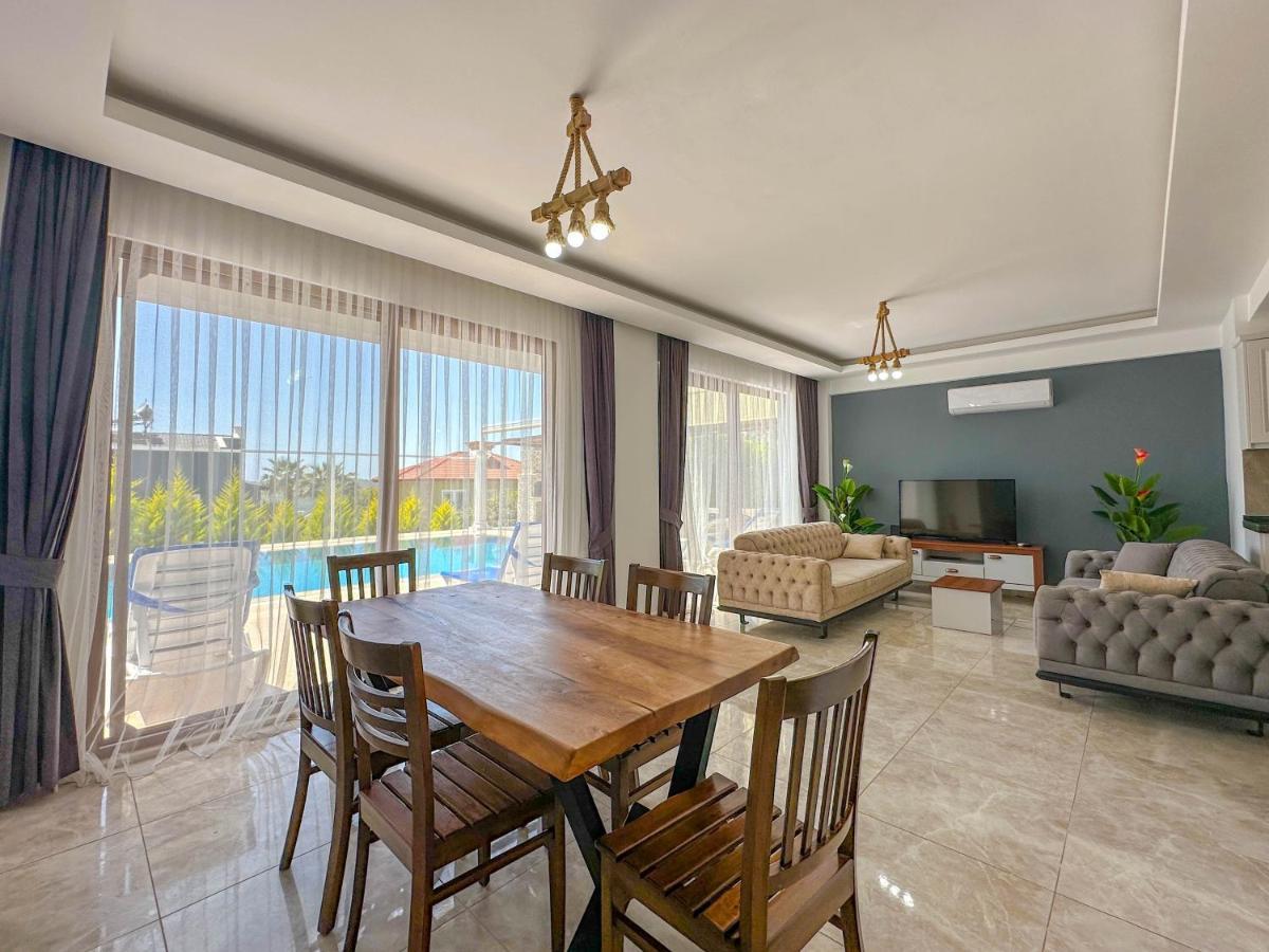 Star Villa, Oezel Havuzlu, Villa