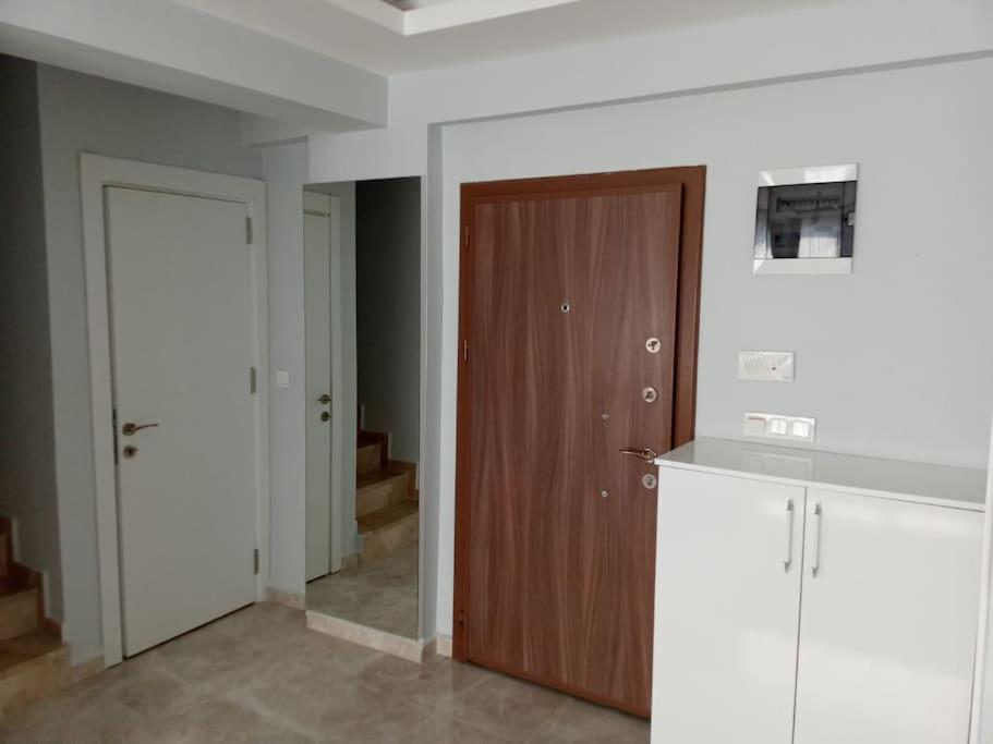 Aliya's Golden Spacious 3 Bed Apartment